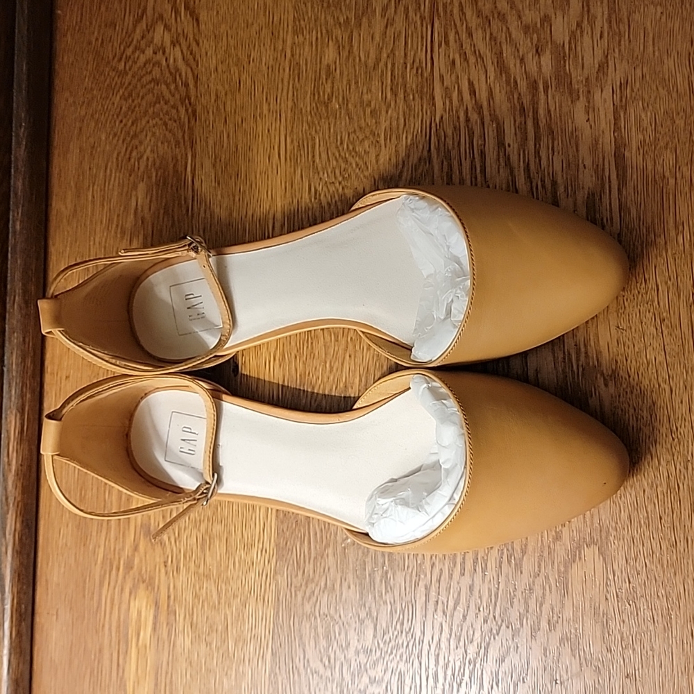 Gap strappy flats